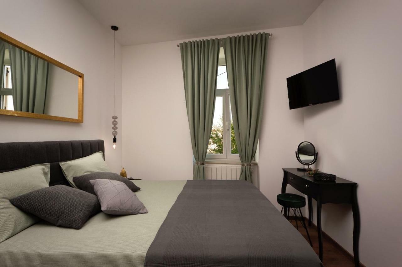 Apartment Altana With Free Parking Pula Eksteriør billede